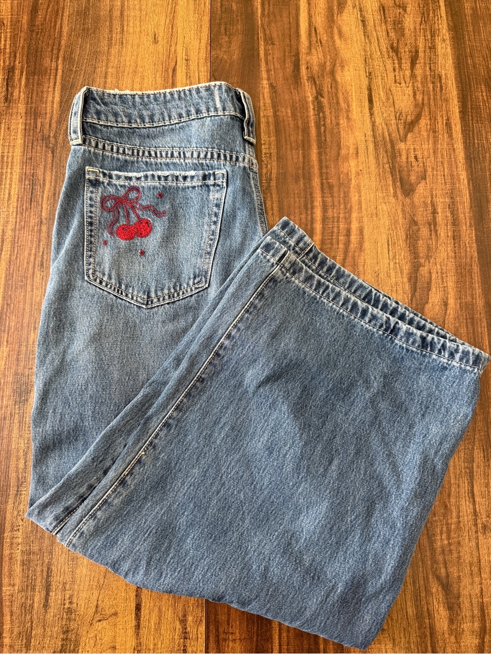 Hollister Super Baggy Low-Rise Wide Leg Jeans with Red Cherry Embroidery